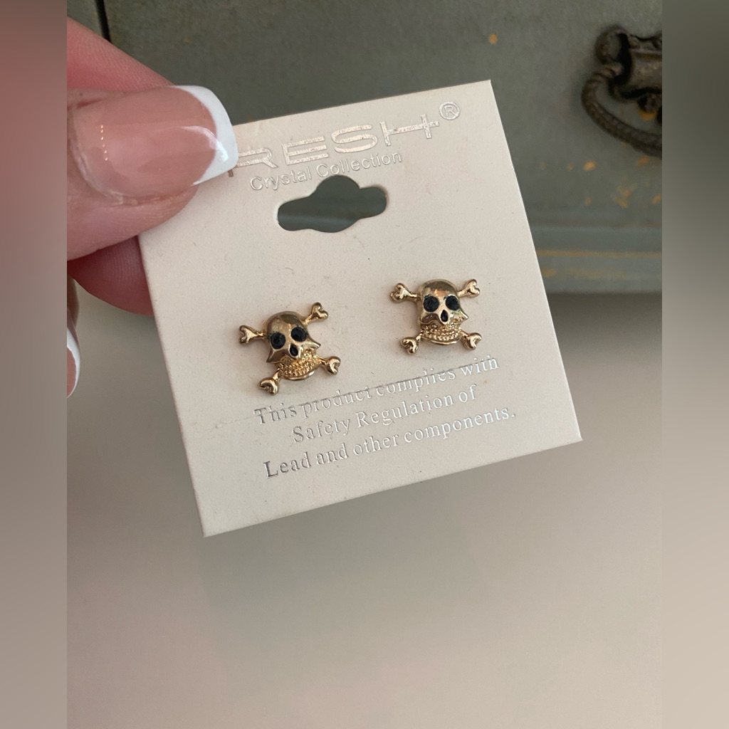 Nwt Mini Skull Earrings
